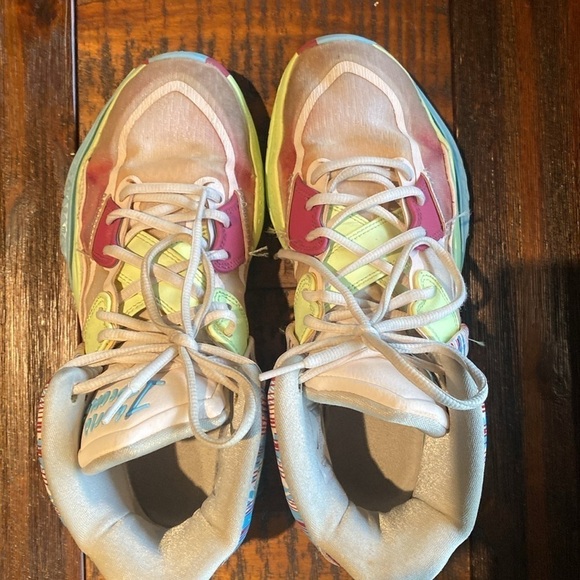 Nike Kyrie 8 Infinity 1 World 1 People - Picture 10 of 14